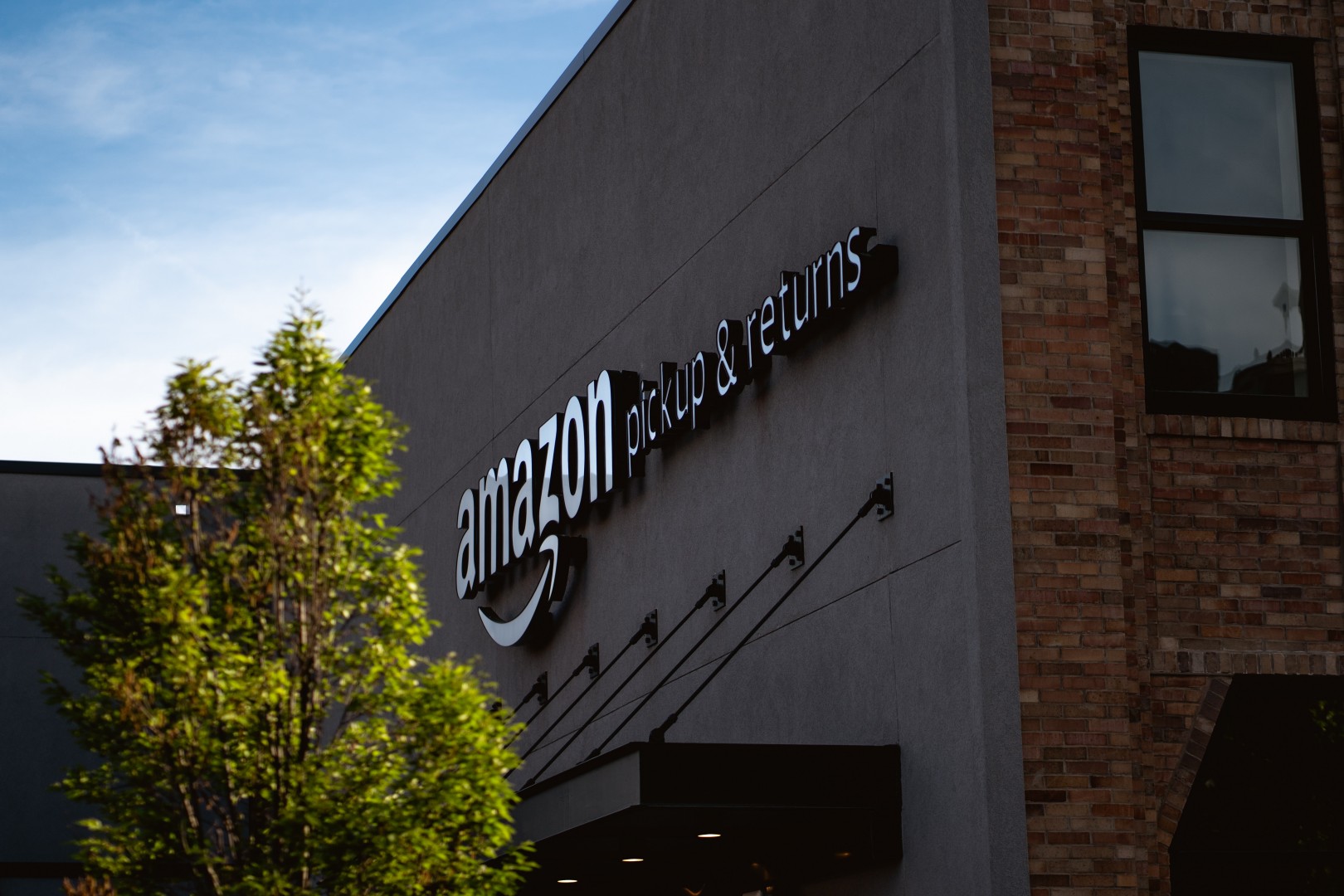 Komisja Europejska wszczęła priorytetowe dochodzenie sprawdzające, czy amerykańska korporacja Amazon prowadzi działania naruszające ogólnie przyjęte zasady konkurencji w Europie.